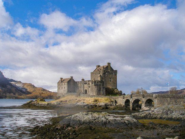 Castillo de Elian Donan en Escocia, uno de los mejores viajes en coche